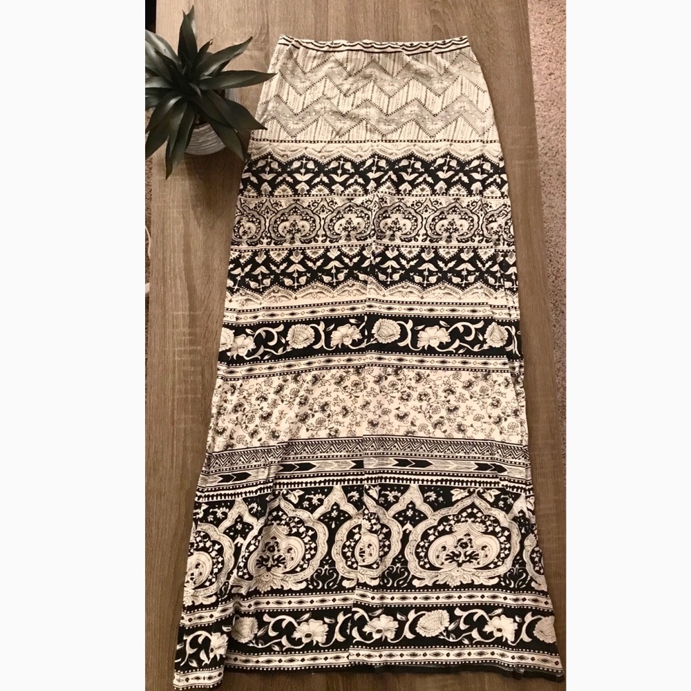 Billabong Black and Off-White Maxi Skirt